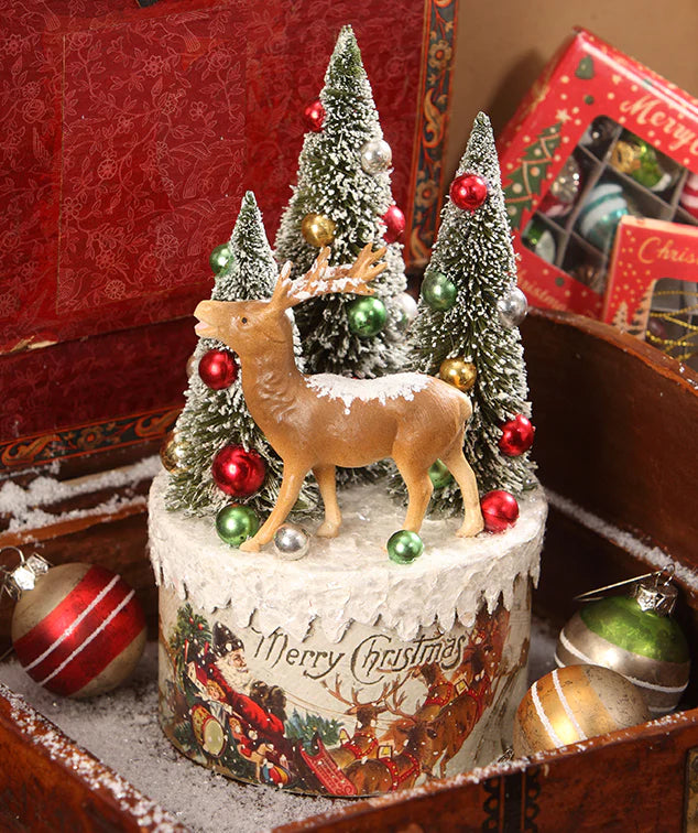 Traditional Reindeer Vignette on Box