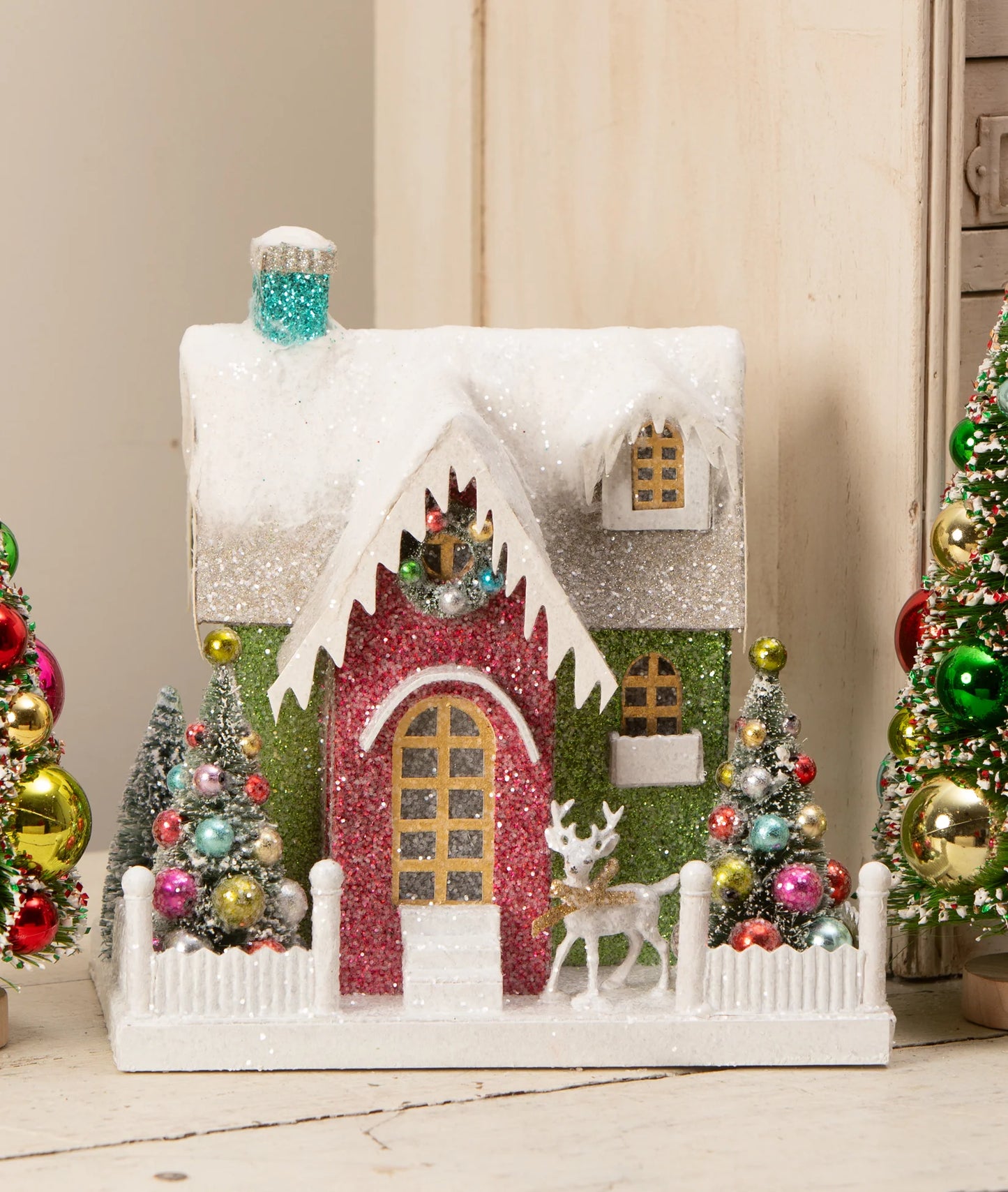 Reindeer Kitschmas Cottage
